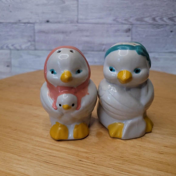 Unbranded Other - Vintage White Ducks And Duckling Porcelain Salt And Pepper Shakers
